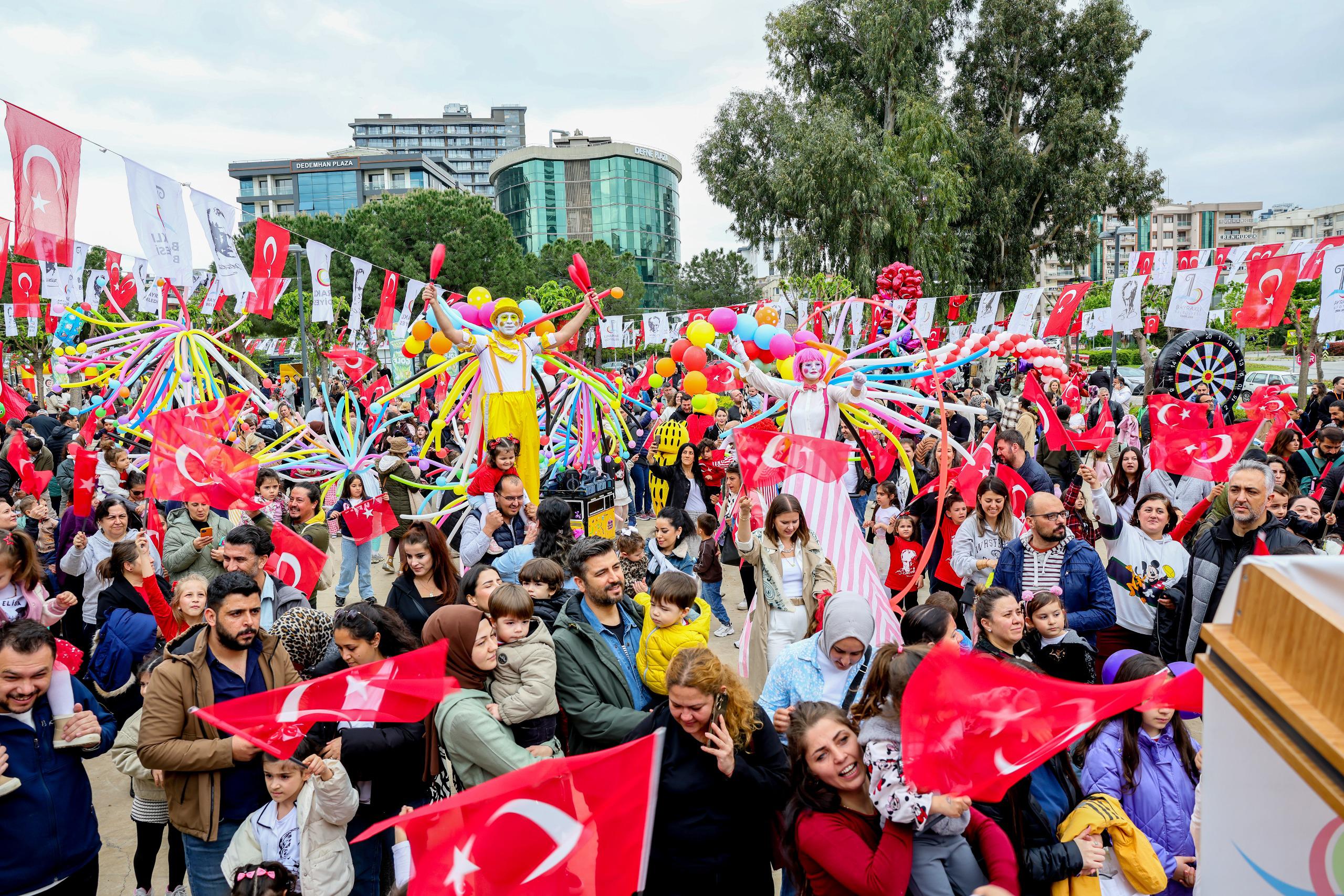 Bayraklı Belediyesi tarafından 23 Nisan Ulusal Egemenlik ve Çocuk Bayramı
