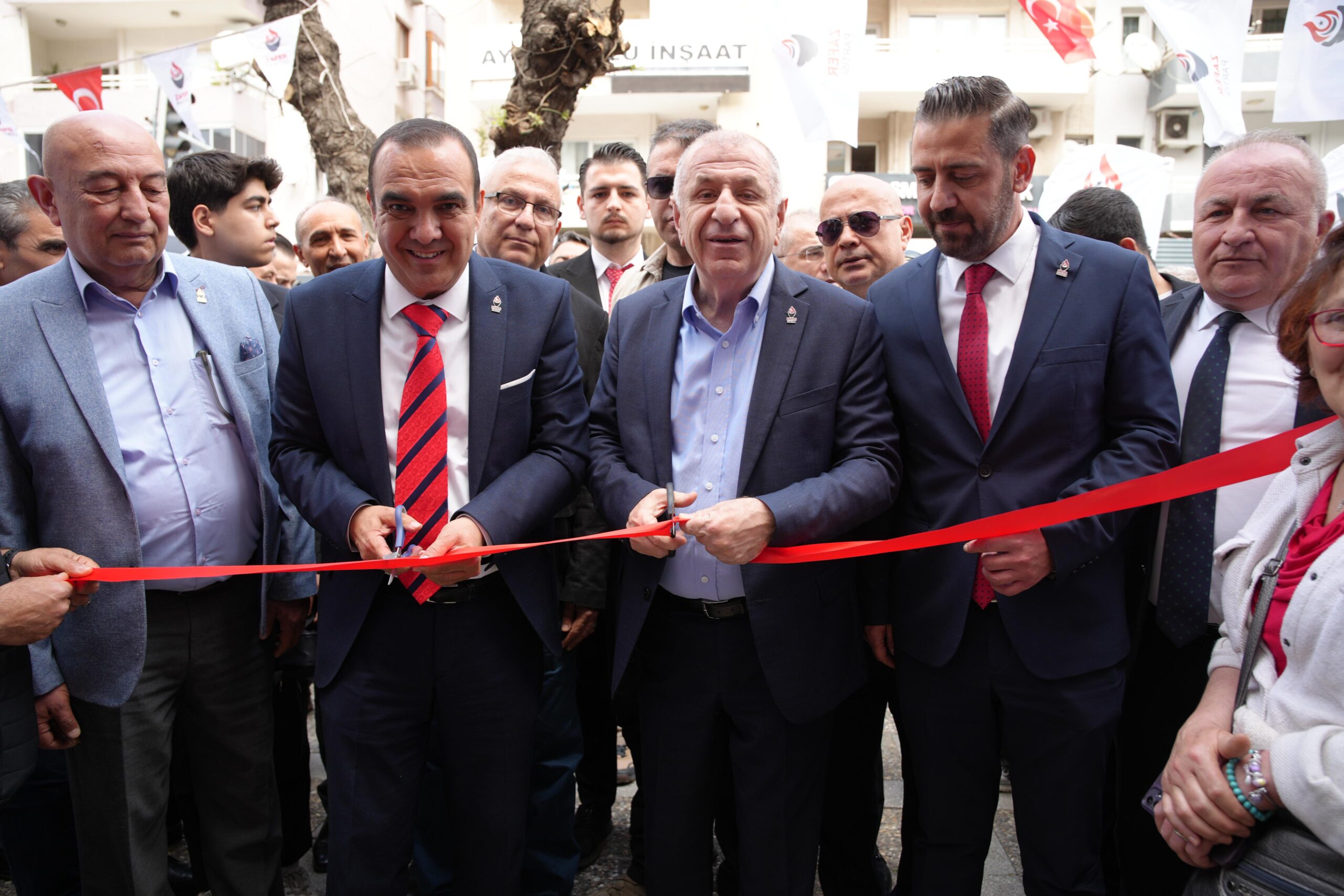 Zafer Partisi Genel Başkanı Ümit Özdağ, İzmir’de Buca İlçe Başkanlığı’nın