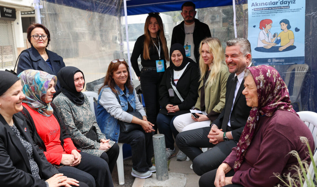 Buca Belediyesi’nin ücretsiz sağlık taramalarıyla mahalle mahalle dolaştığı “Köşe Bucak
