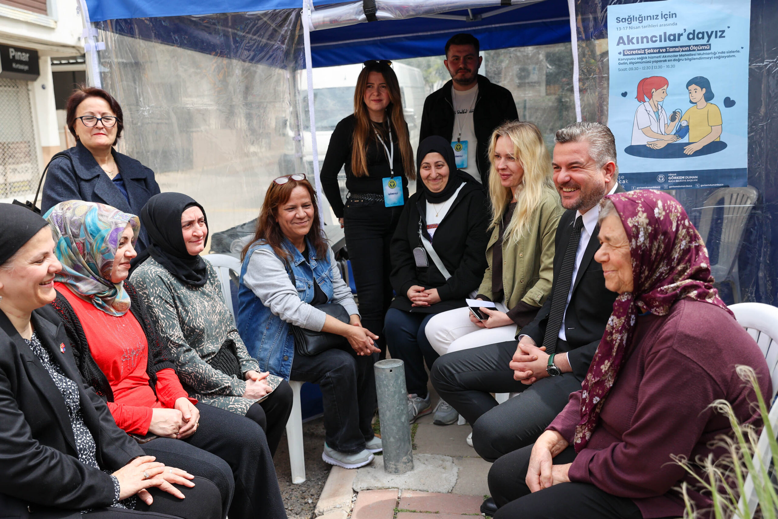 Buca Belediyesi’nin ücretsiz sağlık taramalarıyla mahalle mahalle dolaştığı “Köşe Bucak