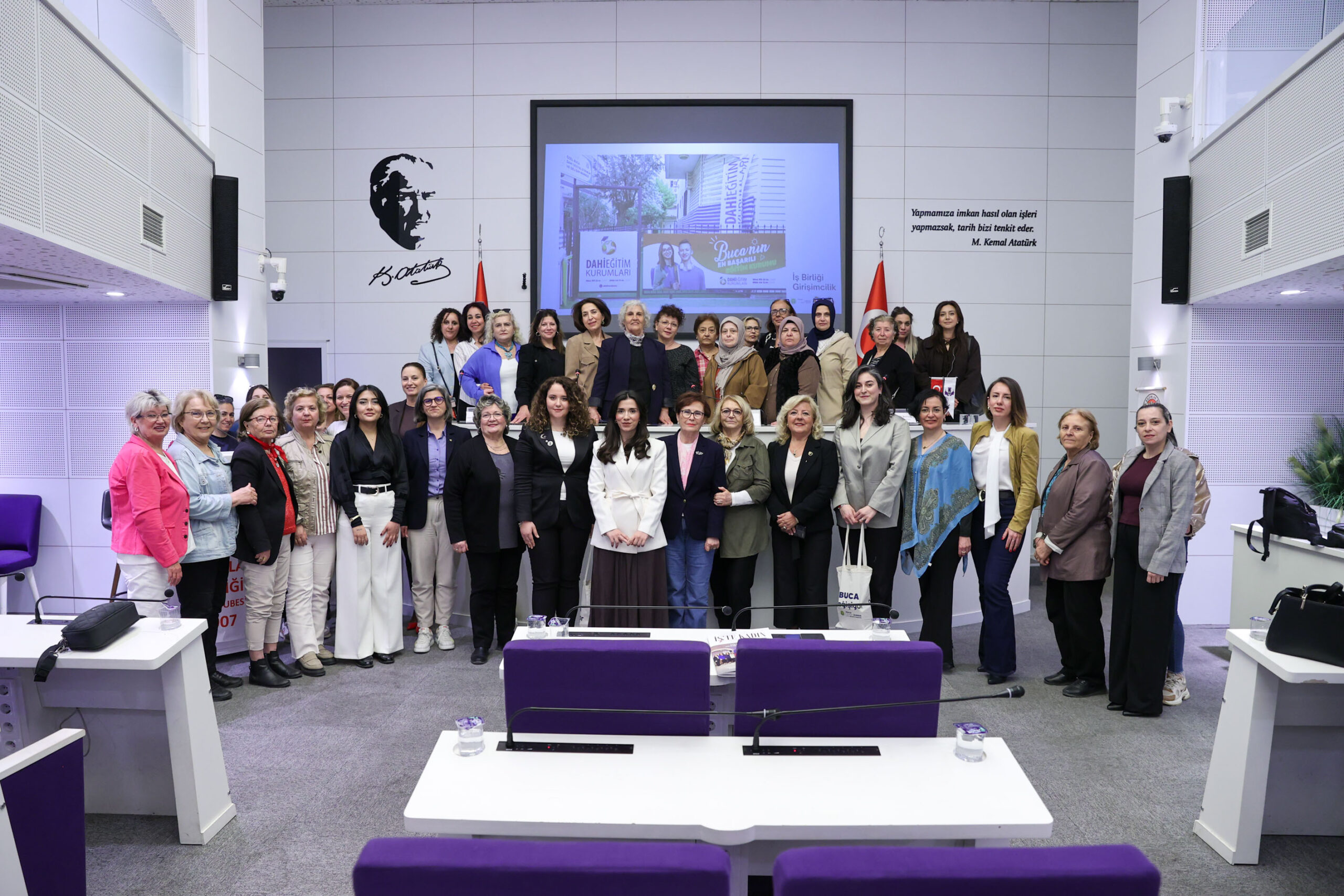 Buca Belediyesi’nin düzenlediği Kadın İş Birliği ve Girişimcilik Paneli’nde farklı