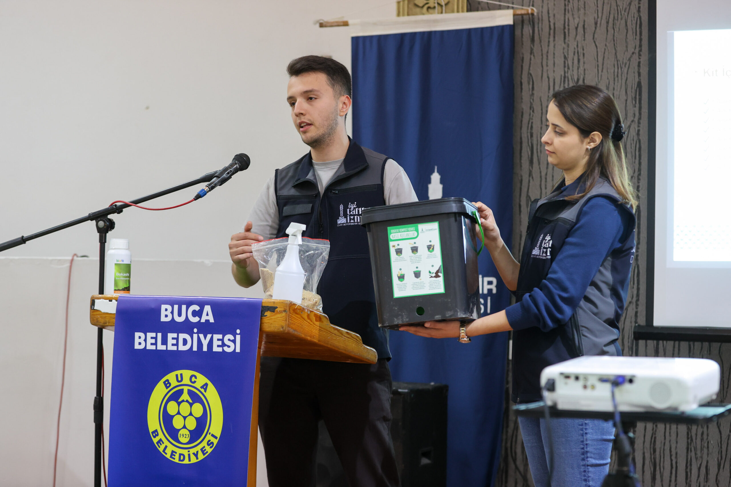 Buca Belediyesi’nin İzmir Büyükşehir Belediyesi ile gerçekleştirdiği Bokaşi kompostu eğitimi