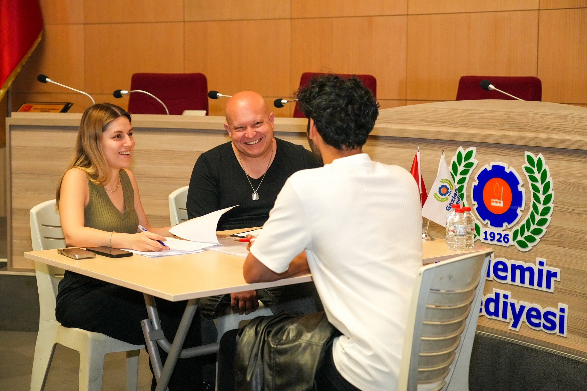 Gaziemir Belediyesi’nin CV Bank birimi, iki yılda düzenlediği 156 toplu