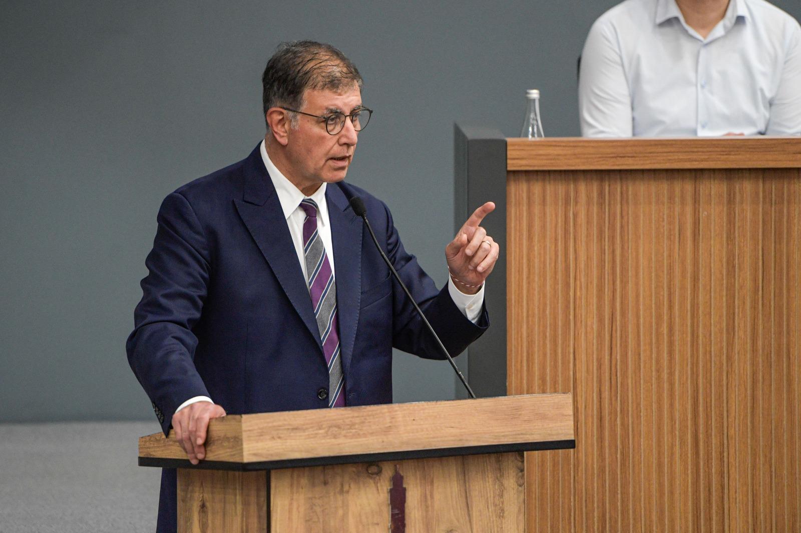 İzmir Büyükşehir Belediye Meclisi’nde yaşanan tartışmaların ardından Başkan Cemil Tugay