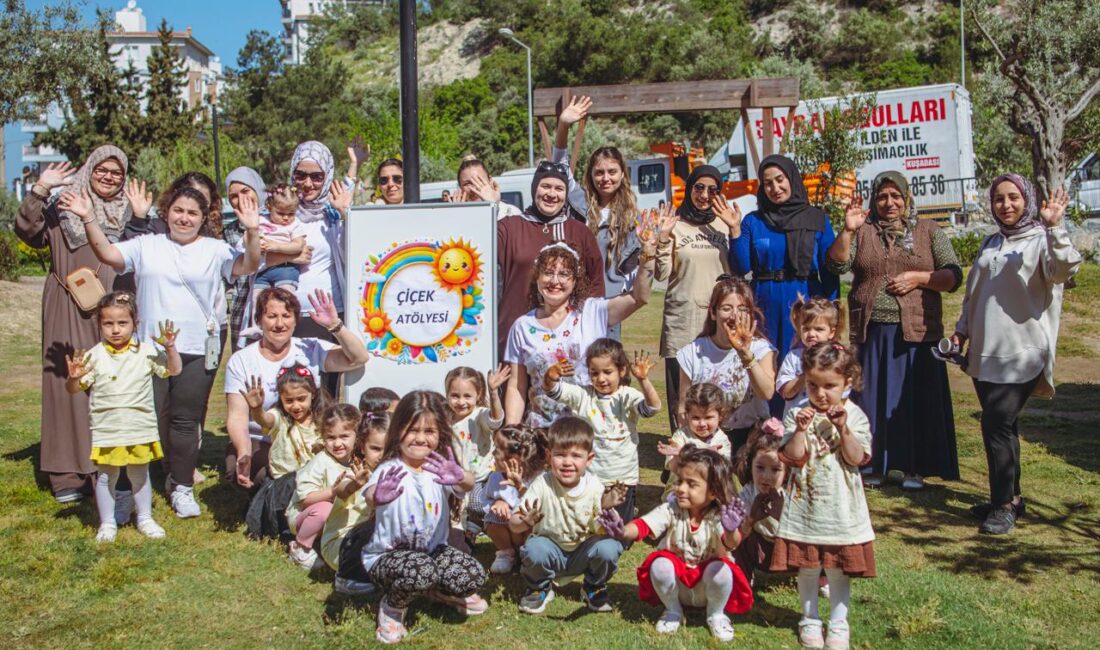 Kuşadası Belediyesi’nin Anne-Baba-Çocuk Merkezi’nde düzenlenen “Çiçek Atölyesi”, çocuklara hem eğlenceli