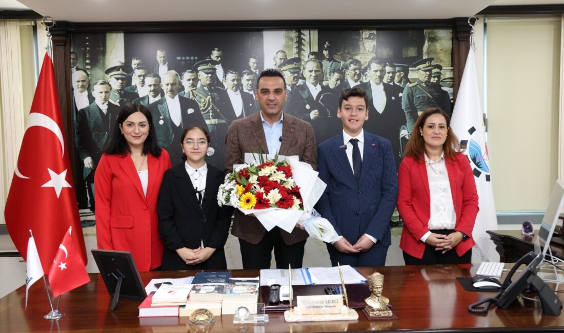 Çiğli Belediye Başkanı Onur Emrah Yıldız, 23 Nisan öncesinde başkanlık