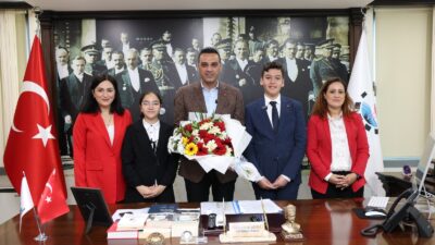 Çiğli Belediye Başkanı Onur Emrah Yıldız, 23 Nisan öncesinde başkanlık