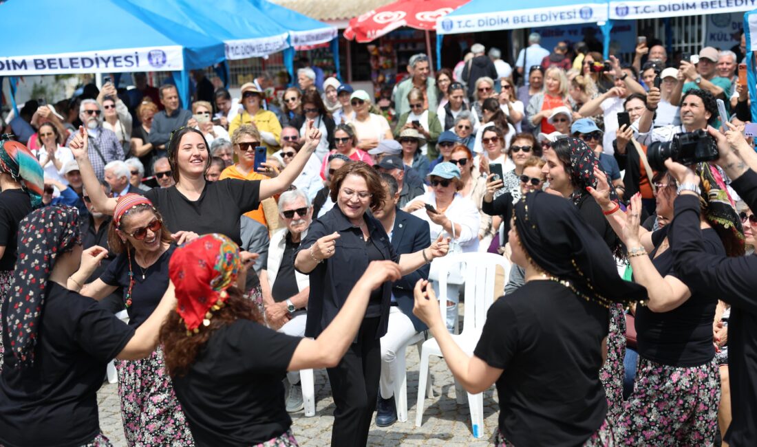Didim Belediyesi, Turizm Haftası kapsamında düzenlediği etkinlikle tarihi Apollon Tapınağı