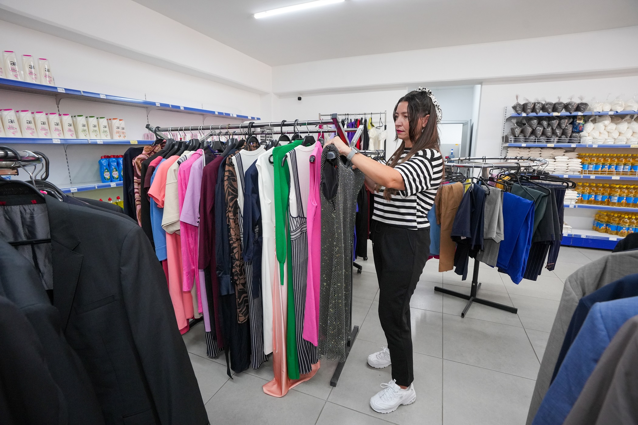 Gaziemir Belediyesi’nin Sosyal Market projesiyle 322 aileye düzenli destek sağlanıyor;