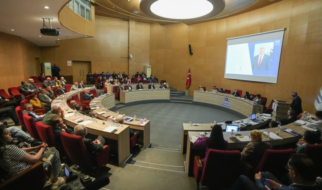 Gaziemir Belediyesi’nin faaliyet raporu kabul edildi: Tek bir kuruşu heba etmeyeceğiz Gaziemir Belediyesi’nin 2025 yılı faaliyet raporu mecliste kabul edildi. Başkan