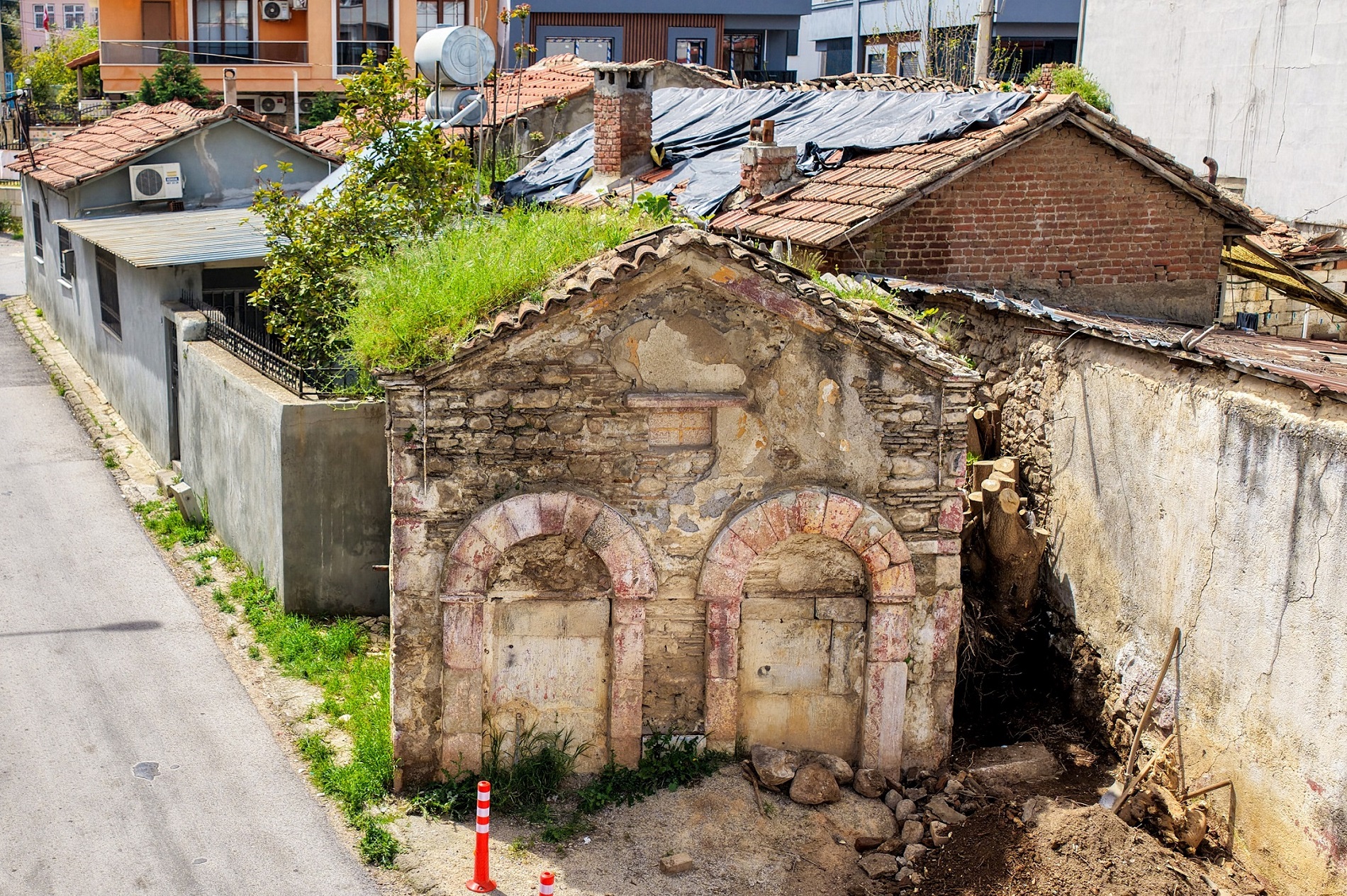 Gaziemir Belediyesi, hayata geçirdiği restorasyon çalışmasıyla ilçenin geçmişine tanıklık eden