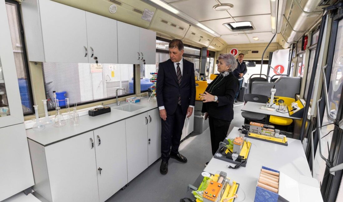 İzmir’den yola çıkan Gezici Bilim Otobüsü, 23 Nisan öncesi Adıyamanlı