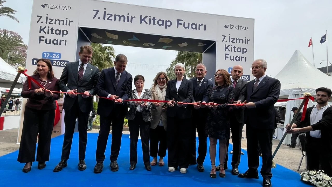 İZKİTAP 7. İzmir Kitap Fuarı Kültürpark’ta kapılarını açtı. Başkan Cemil