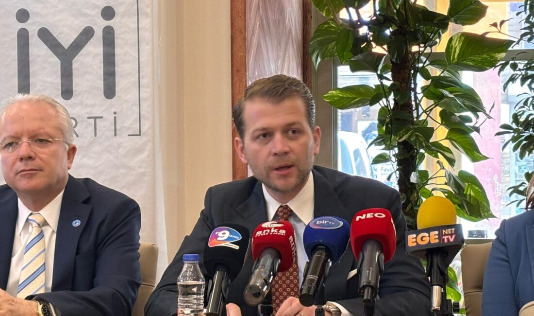 İYİ Parti Genel Sekreteri Osman Ertürk Özel İzmir'de basın mensuplarıyla