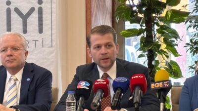 İYİ Parti Genel Sekreteri Osman Ertürk Özel İzmir'de basın mensuplarıyla