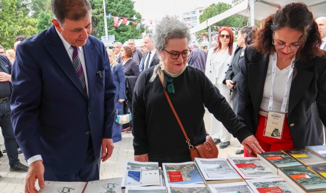 İzmir Kent Kitaplığı’nın hazırladığı eserler, Kültürpark’ta düzenlenen İzmir Kitap Fuarı’nda