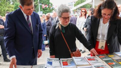 İzmir Kent Kitaplığı’nın hazırladığı eserler, Kültürpark’ta düzenlenen İzmir Kitap Fuarı’nda