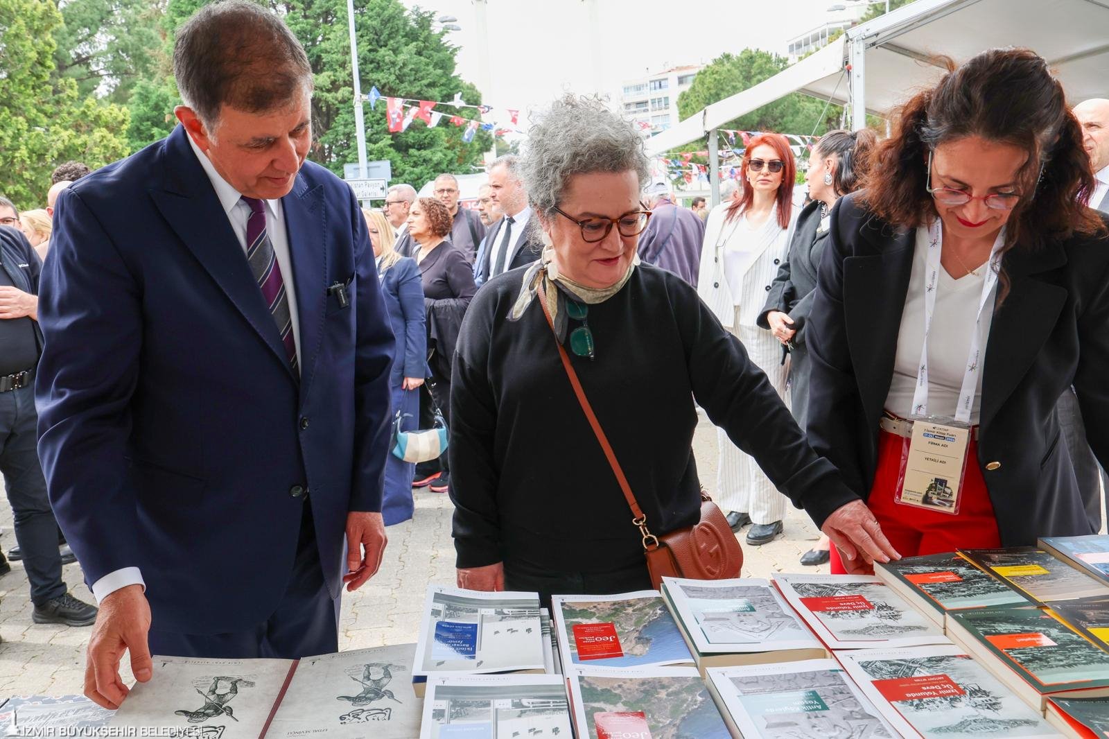 İzmir Kent Kitaplığı’nın hazırladığı eserler, Kültürpark’ta düzenlenen İzmir Kitap Fuarı’nda