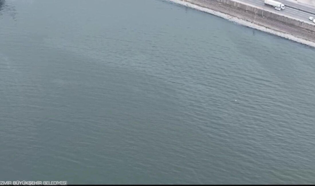 İzmir Büyükşehir Belediyesi tarafından İzmir Körfezi’nde  yapılan rutin dron