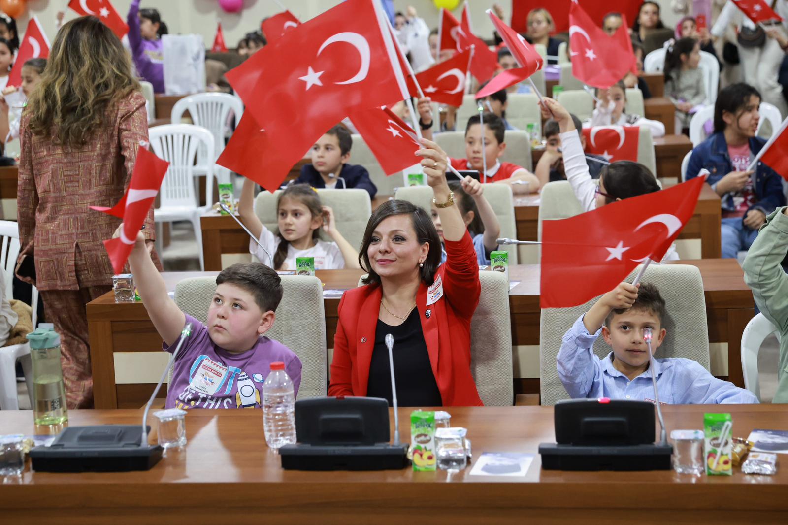 Karabağlar Belediye Başkanı Helil Kınay, 23 Nisan Ulusal Egemenlik ve
