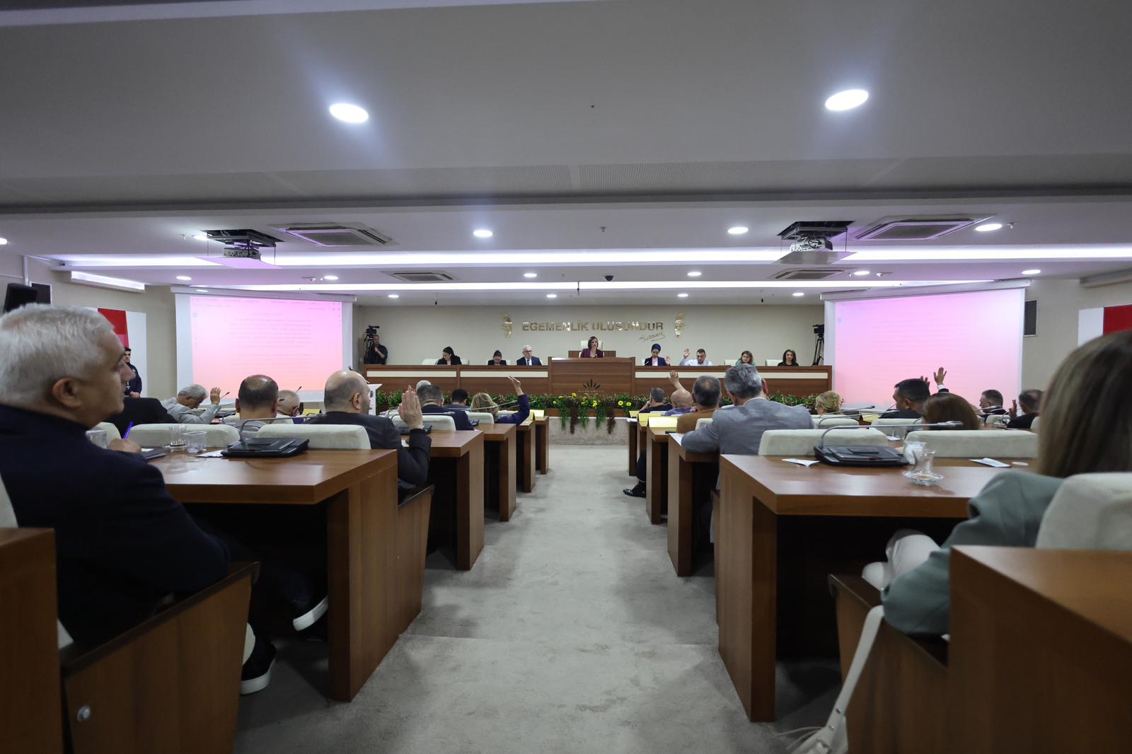 Karabağlar Belediyesi’nin 2025 Mali Yılı Faaliyet Raporu oy çokluğuyla kabul