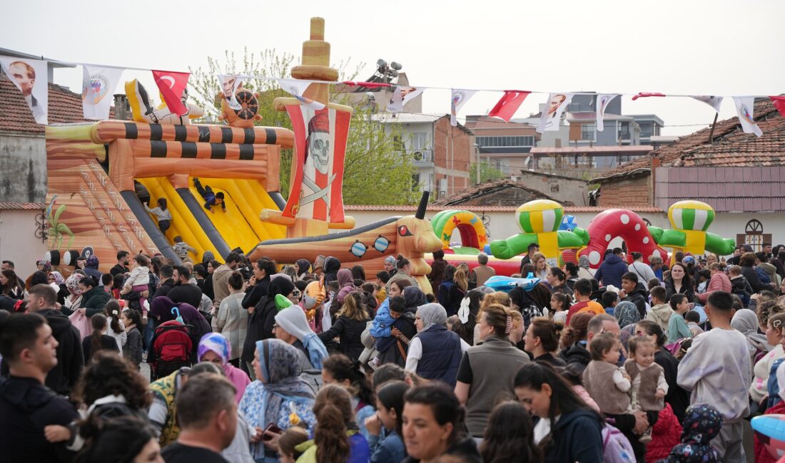 Kemalpaşa Belediyesi tarafından düzenlenen 23 Nisan Çocuk Şenliği, mahalle etkinlikleriyle