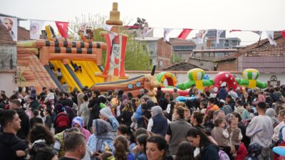 Kemalpaşa Belediyesi tarafından düzenlenen 23 Nisan Çocuk Şenliği, mahalle etkinlikleriyle
