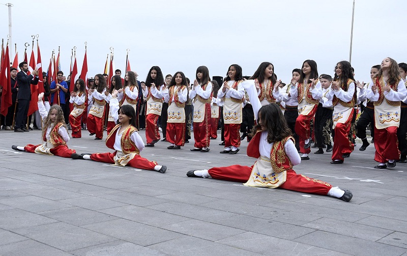 Kuşadası’nda 23 Nisan Ulusal Egemenlik ve Çocuk Bayramı, coşkuyla kutlandı.