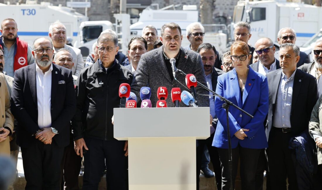 Meslek Fabrikası önünde ikinci gününe giren nöbette konuşan CHP İzmir