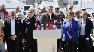 Meslek Fabrikası önünde ikinci gününe giren nöbette konuşan CHP İzmir