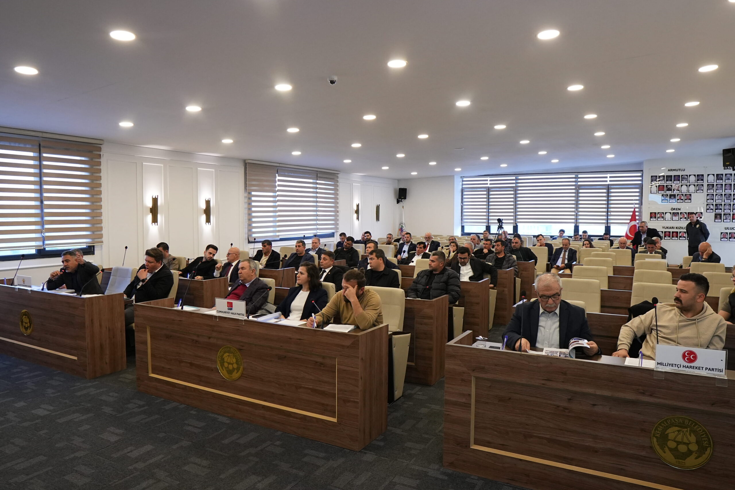 Kemalpaşa Belediye Meclisi'nde 2025 yılı faaliyet raporu oy çokluğuyla onaylandı.