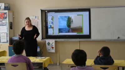 Kuşadası Belediyesi, ilkokul öğrencilerine yönelik düzenlediği eğitimlerle çevre bilinci ve