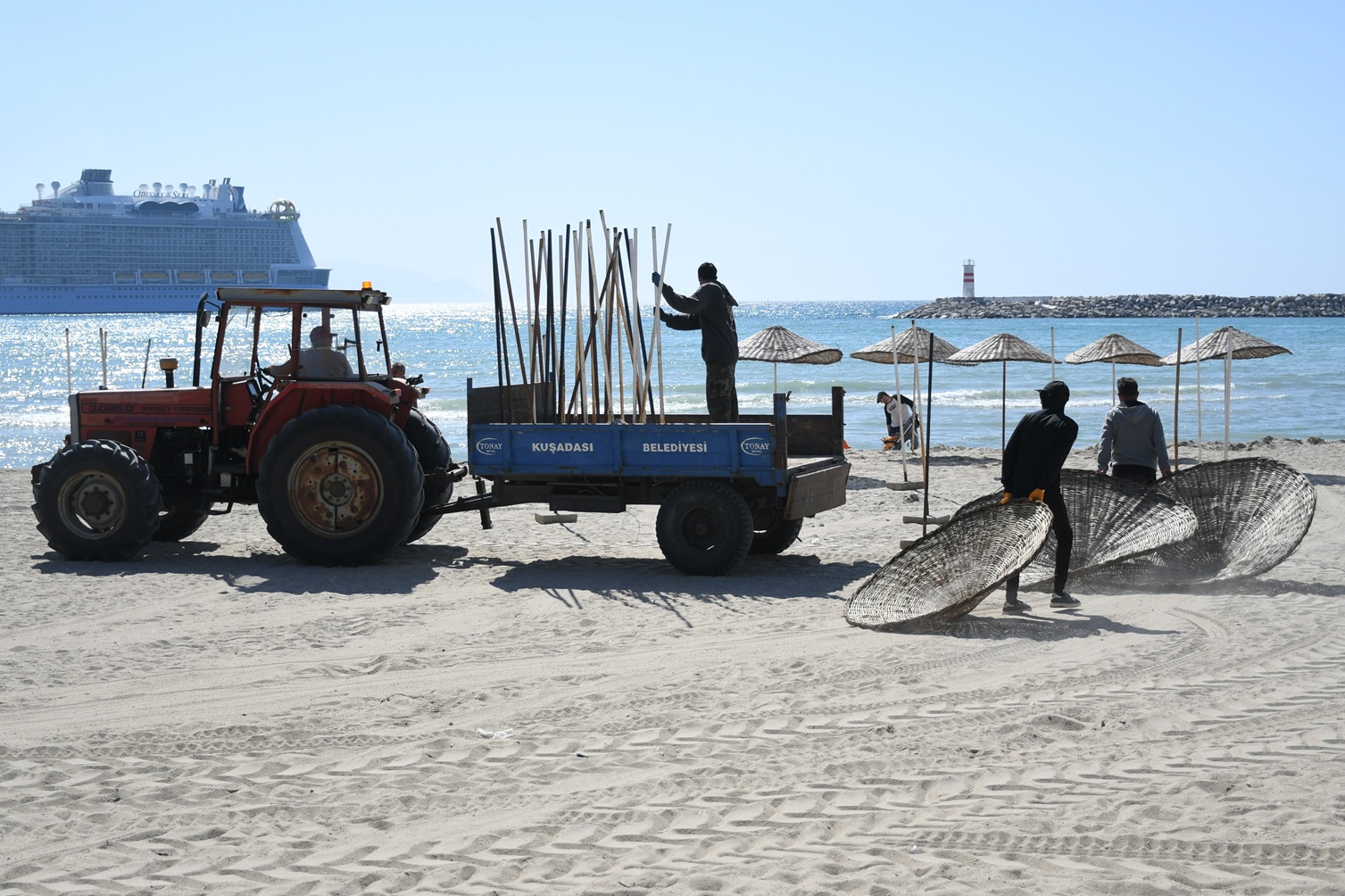 Kuşadası Belediyesi, yaz sezonu öncesi Marina, Kadınlar Denizi ve Kuştur