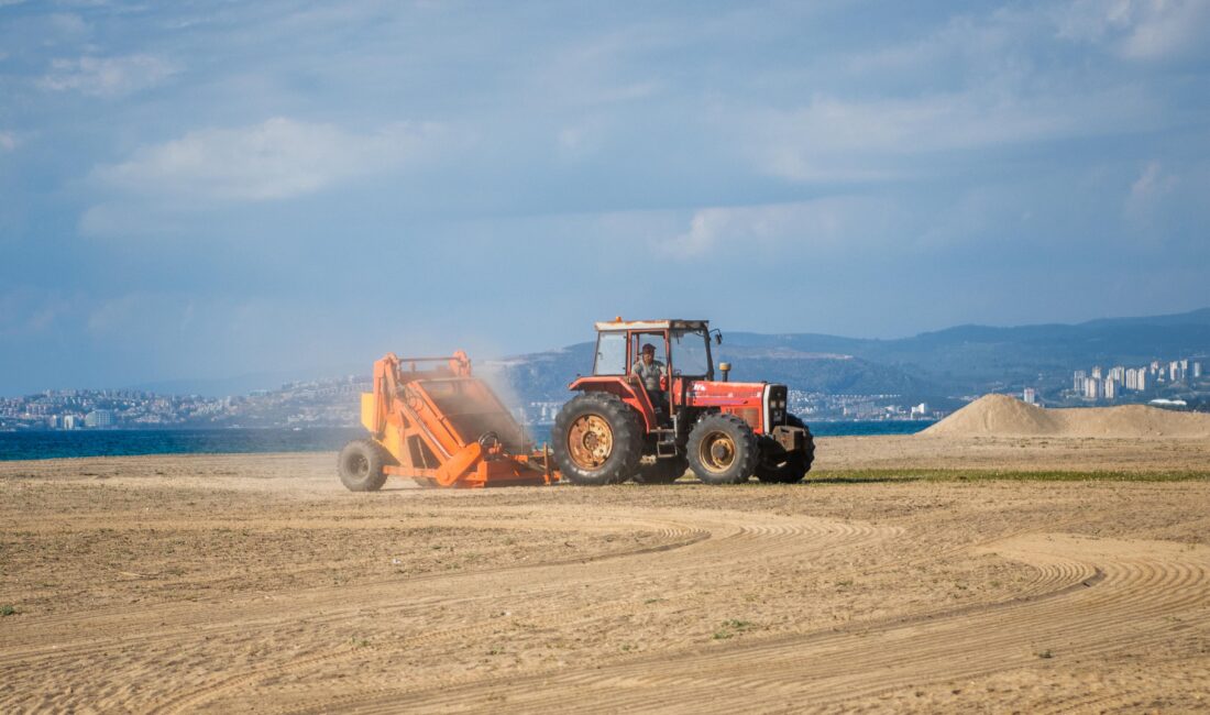 Kuşadası Belediyesi, yetki ve sorumluluğunda olan plajları turizm sezonuna hazırlamak