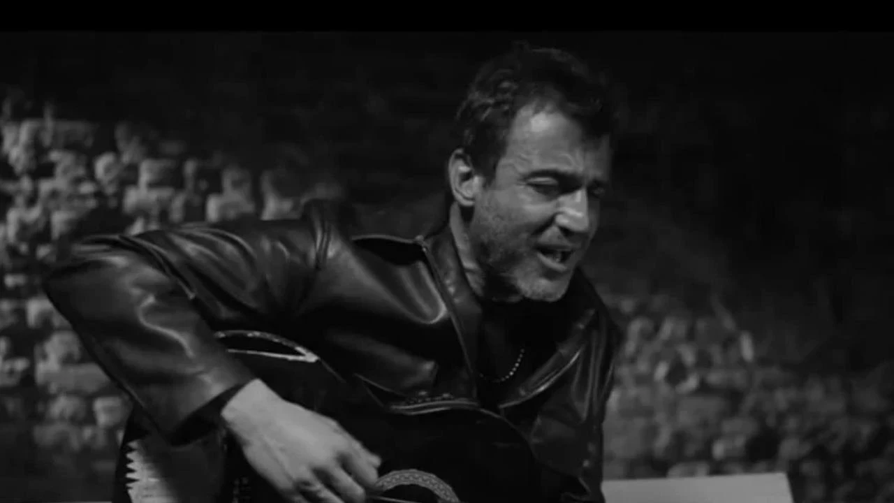 Popstar Türkiye ile tanınan şarkıcı Rıza Tamer, Bodrum’daki evinde fenalaşarak