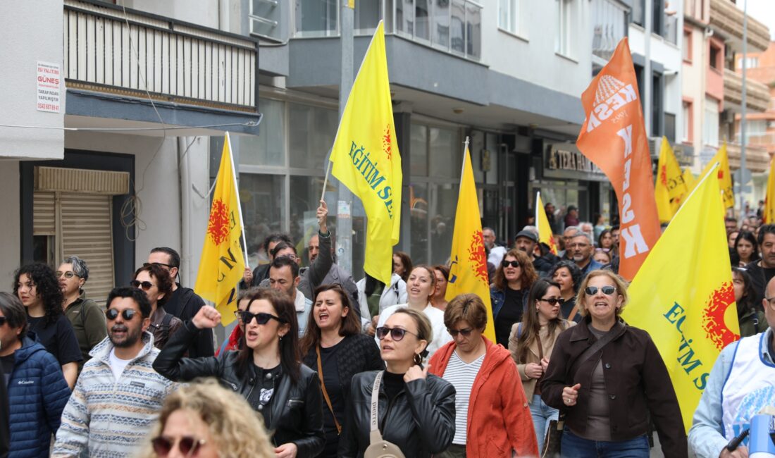 Okullarda artan şiddet olaylarına tepki göstermek için Seferihisar’da düzenlenen yürüyüşte