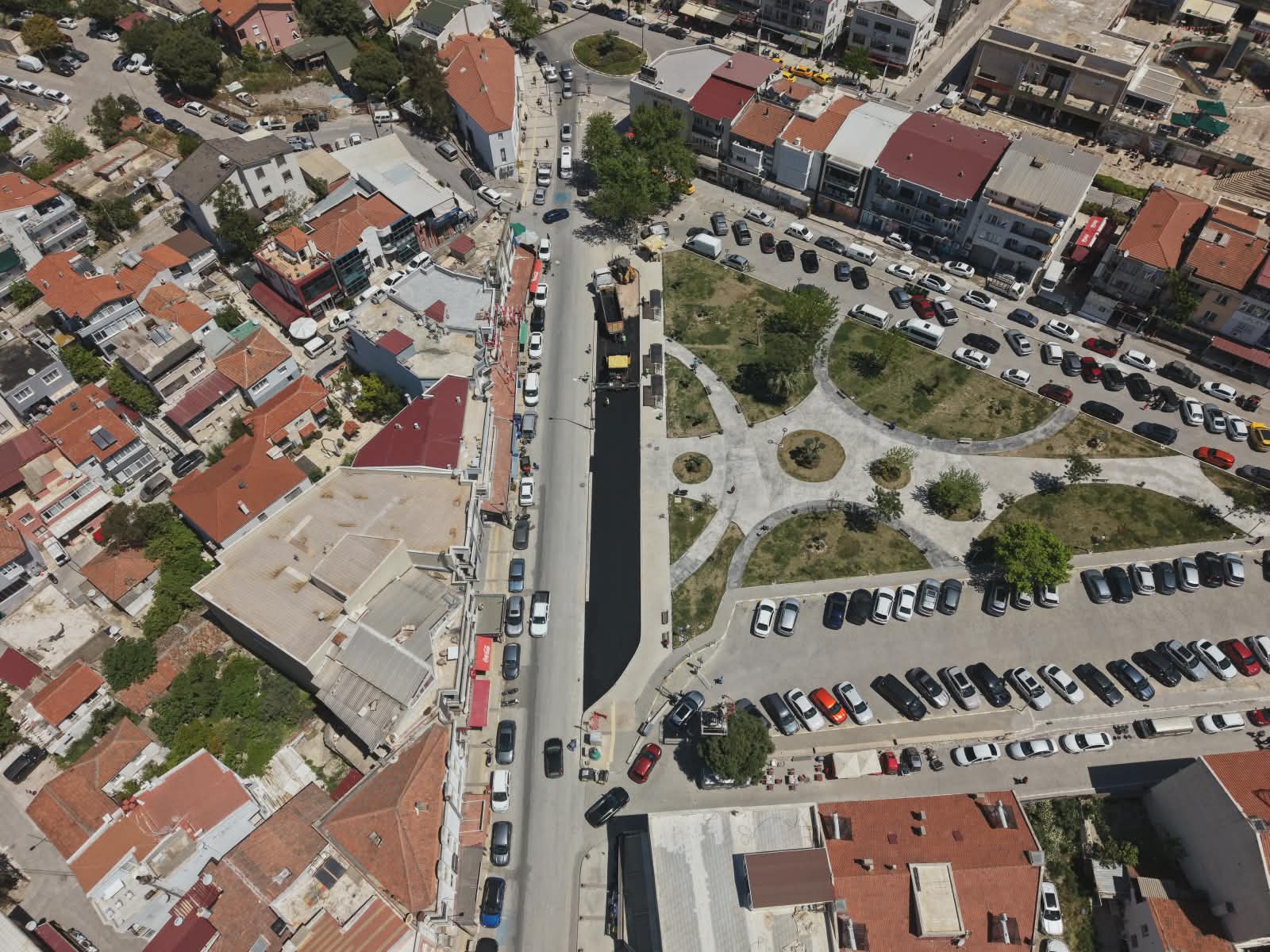 Urla Belediyesi, asfalt, kaldırım, alternatif yol ve otopark çalışmalarıyla ilçede