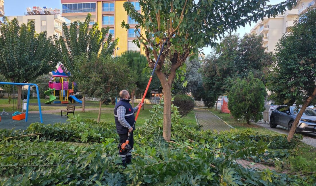Efeler Belediyesi, 366 parkı titizlikle yenileyerek çocukların güvenliğini sağlıyor ve