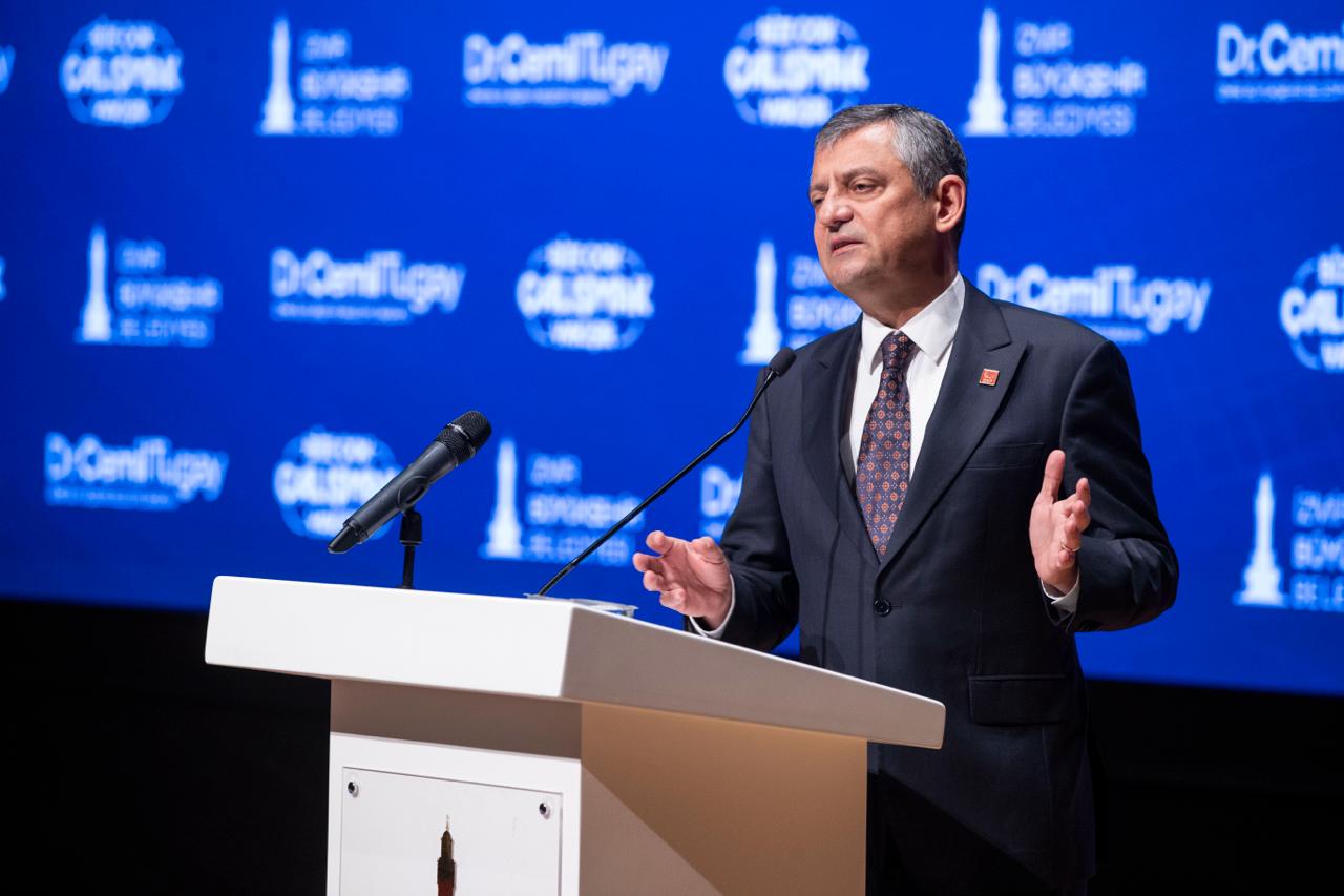 CHP Genel Başkanı Özgür Özel, İzmir’deki toplu açılış töreninde belediyelere