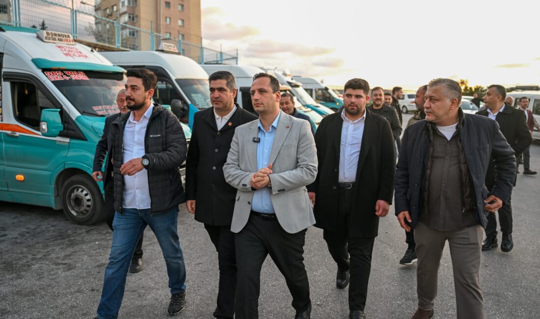 Bornova Belediye Başkanı Ömer Eşki, EVKA-4 minibüs durağında esnafla buluştu;