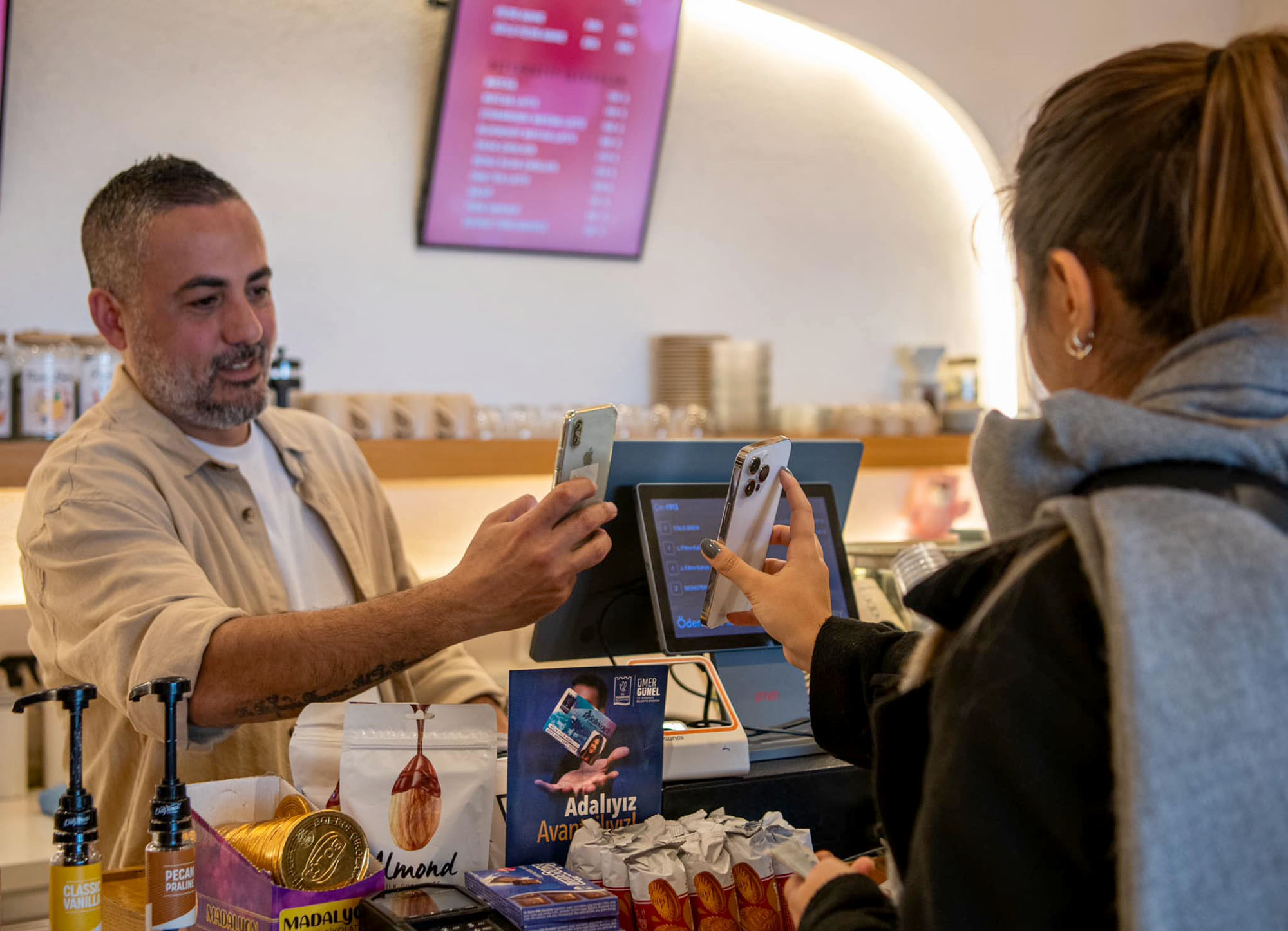 Kuşadası Belediyesi tarafından hayata geçirilen Adalı Kart, 2 yılda 62
