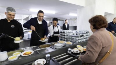 Balçova Belediyesi tarafından hayata geçirilen Kent Lokantası, bir yılda binlerce