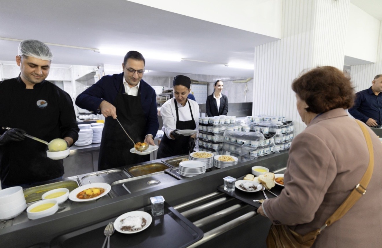 Balçova Belediyesi tarafından hayata geçirilen Kent Lokantası, bir yılda binlerce