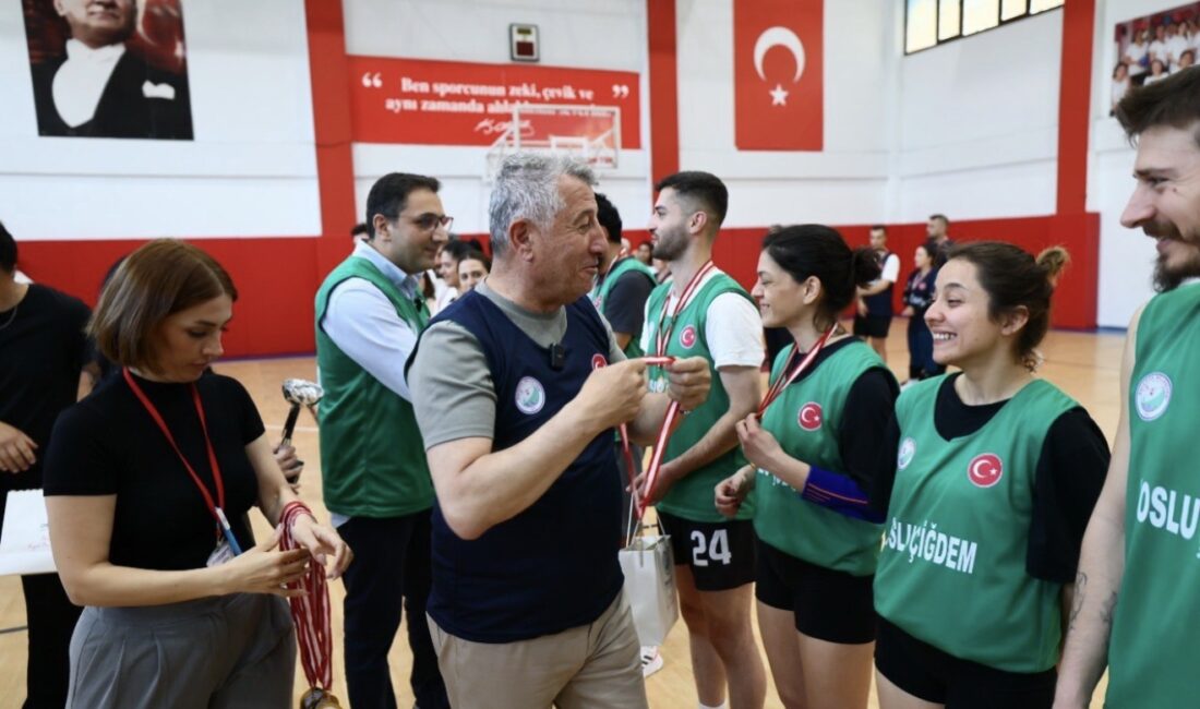 Balçova Belediyesi tarafından düzenlenen “Onur Günay Karma Voleybol Turnuvası”, iki