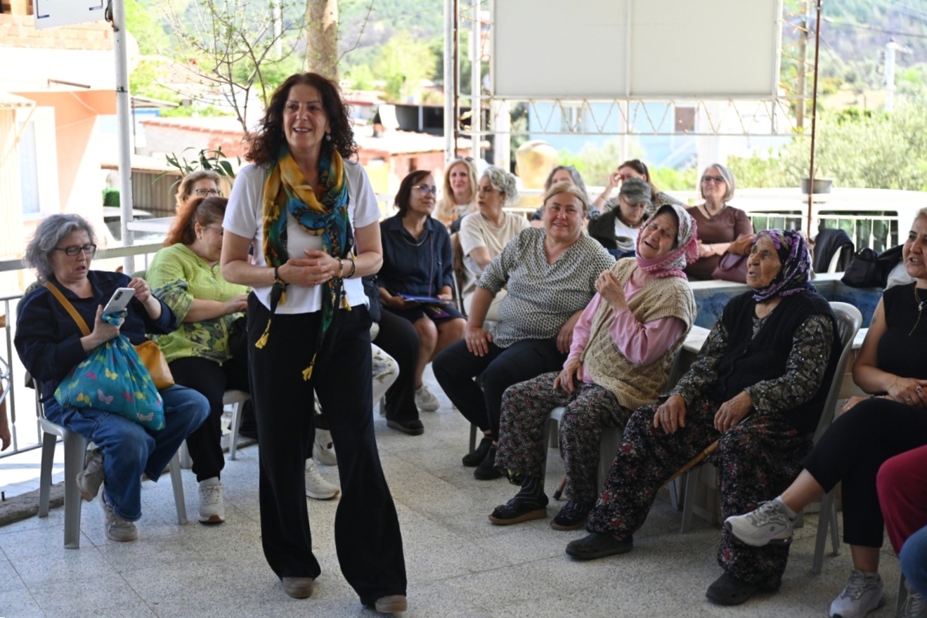 Bornova Belediyesi, BAYETAV işbirliğiyle düzenlediği “Kadın Buluşmaları” kapsamında kadınları her