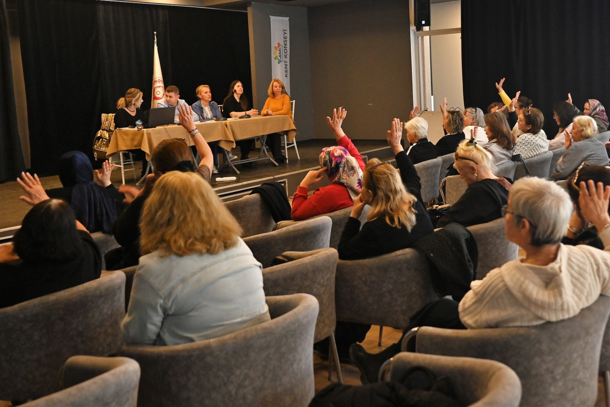 Bornova Kadın Girişimi ve İşletme Kooperatifi, yaptığı genel kurulda yeni