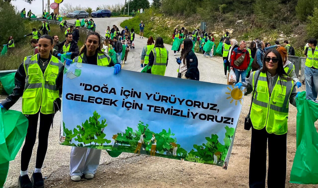 Bornova Belediyesi ve paydaş kurumların iş birliğiyle düzenlenen çevre temizliği