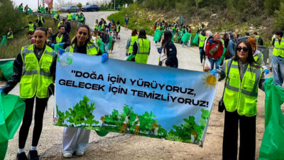 Bornova Belediyesi ve paydaş kurumların iş birliğiyle düzenlenen çevre temizliği