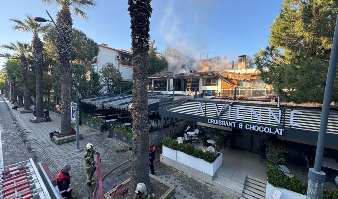 İzmir’in Karşıyaka ilçesi Bostanlı Mahallesi Cengiz Topel Caddesi’nde bir restoranın