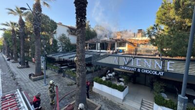 İzmir’in Karşıyaka ilçesi Bostanlı Mahallesi Cengiz Topel Caddesi’nde bir restoranın